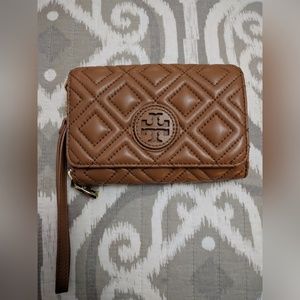 Tory Burch Quilted Leather Wristlet - Camel